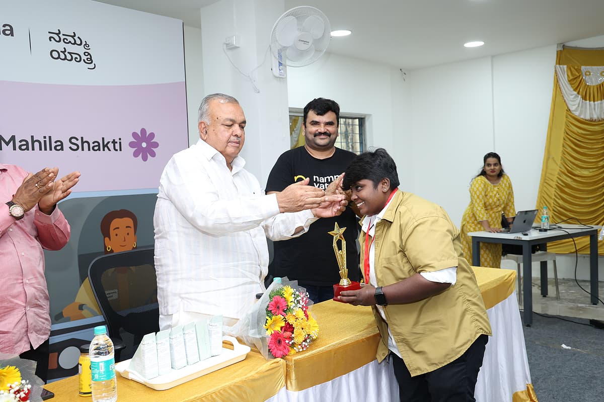 ಕರ್ನಾಟಕದ ಸಾರಿಗೆ ಸಚಿವ ಹಾಗೂ ಮುಜರಾಯಿ ಸಚಿವ ಡಾ.ರಾಮಲಿಂಗಾ ರೆಡ್ಡಿ ಮಹಿಳಾ ಆಟೋ ಚಾಲಕರನ್ನು ಸನ್ಮಾನಿಸಿದರು.